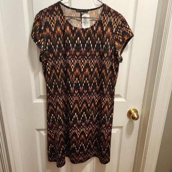 Women's Shift Dress - Picture 1 of 3